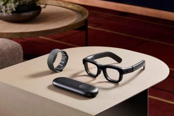 Meta Smart Glasses with Ray-Ban Display and Oakley Smart Glasses showcasing AI features, design and Smart Glasses Price in India